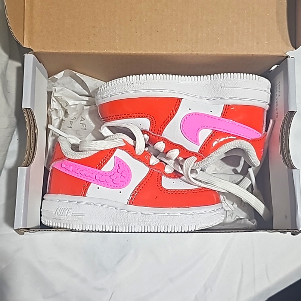 Baby nike valentine edition